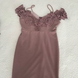 Beautiful dress, looks new